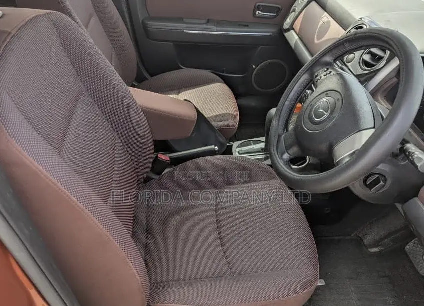 Mazda Verisa 2009 Orange