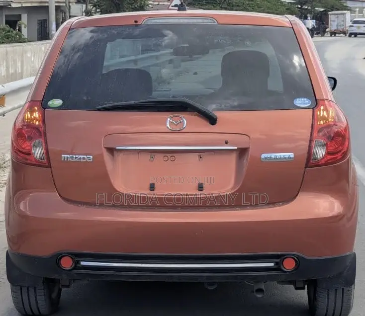 Mazda Verisa 2009 Orange