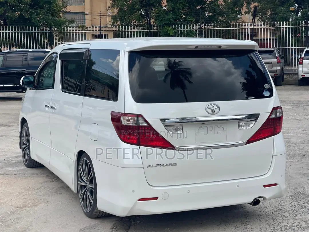 Toyota Alphard 2.4 Petrol AWD 2008 White