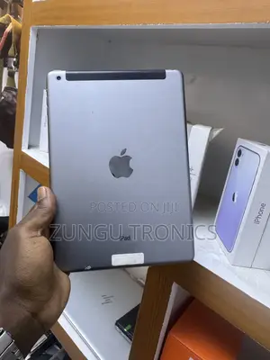 Apple iPad Air 128 GB Silver