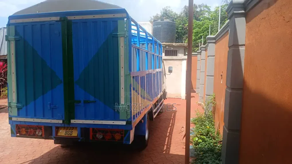 Toyota Dyna 2000 Blue