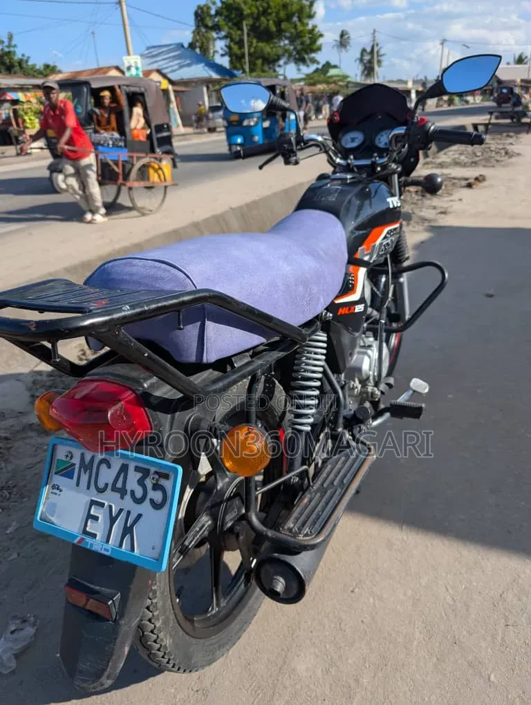 TVS HLX 125 2025 Black