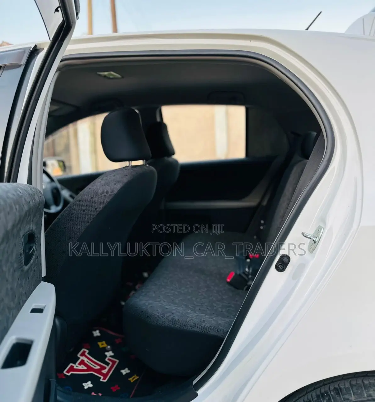 Toyota Vitz 2005 White