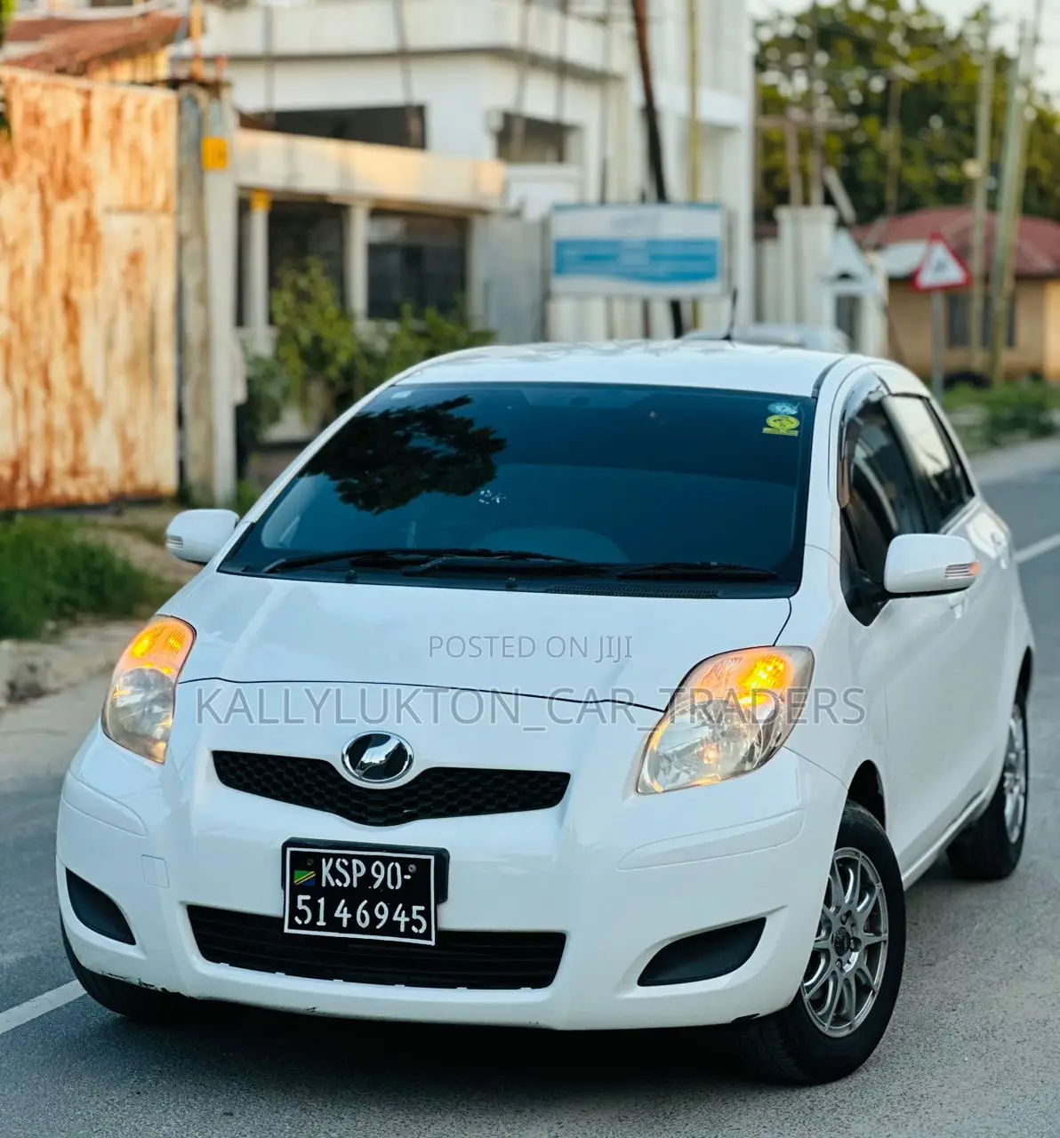 Toyota Vitz 2005 White