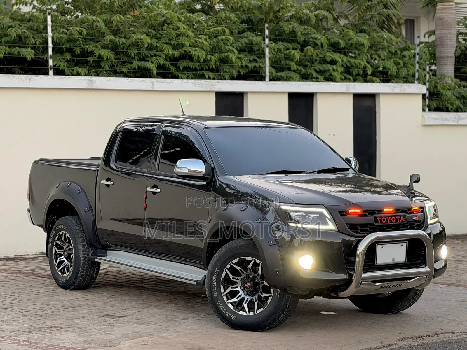 Toyota Hilux 2012 Black