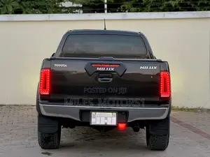 Toyota Hilux 2012 Black