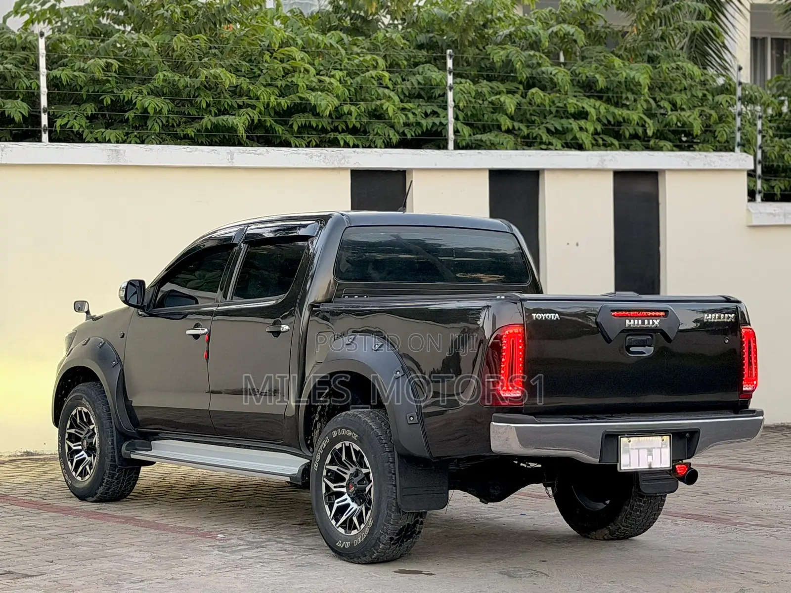 Toyota Hilux 2012 Black