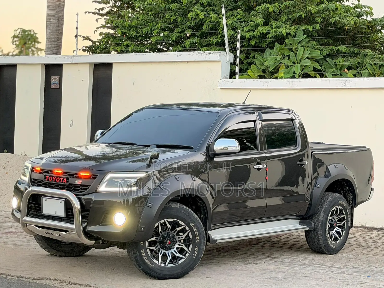 Toyota Hilux 2012 Black