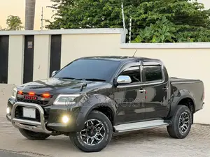 Toyota Hilux 2012 Black