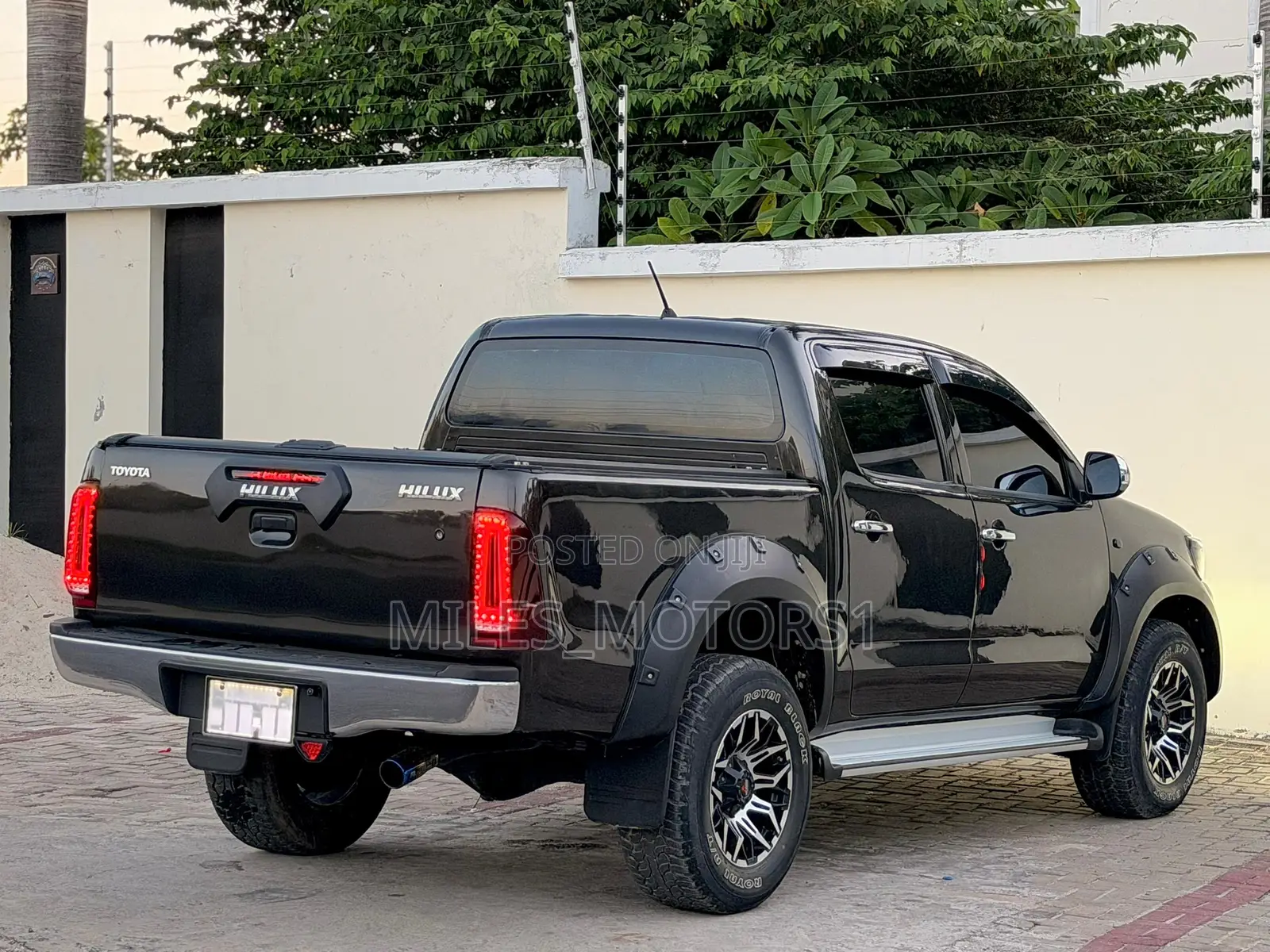 Toyota Hilux 2012 Black