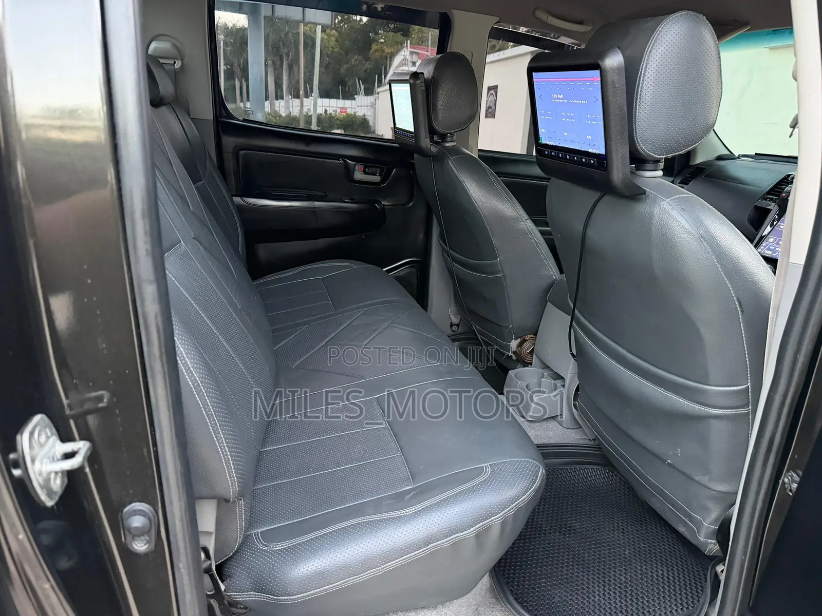 Toyota Hilux 2012 Black