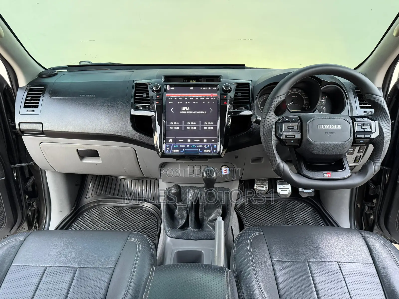Toyota Hilux 2012 Black