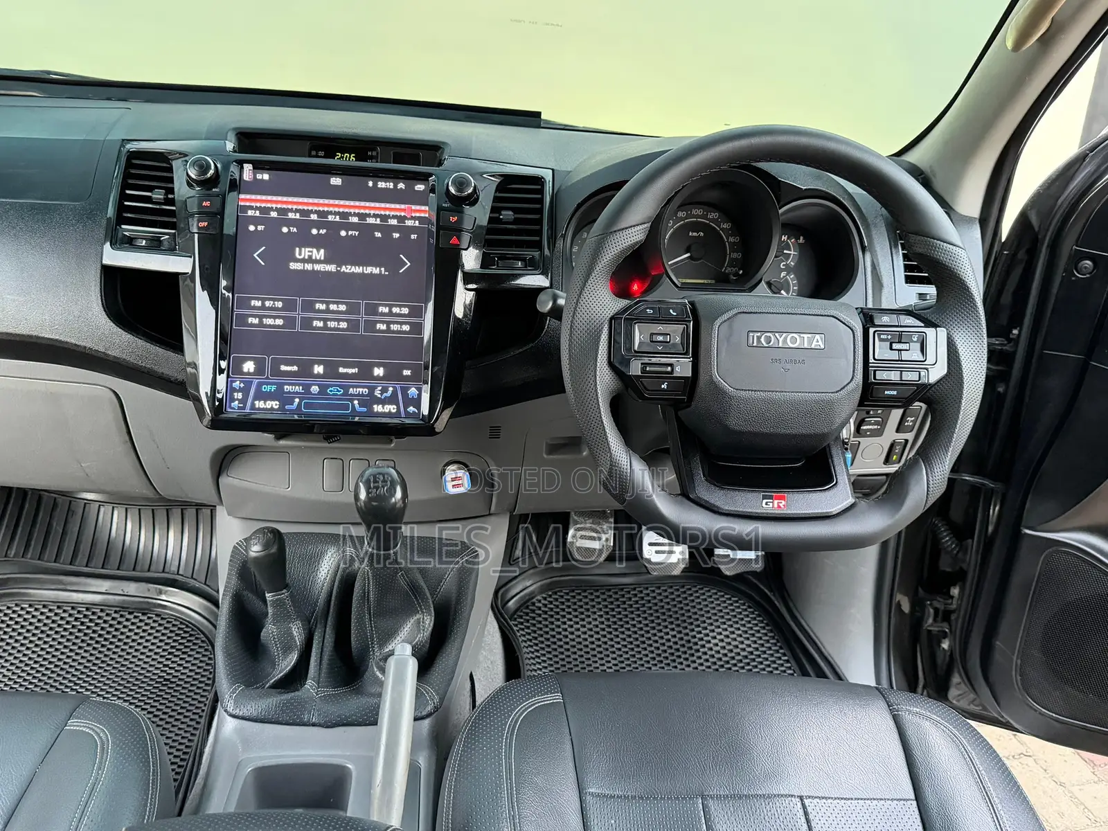 Toyota Hilux 2012 Black