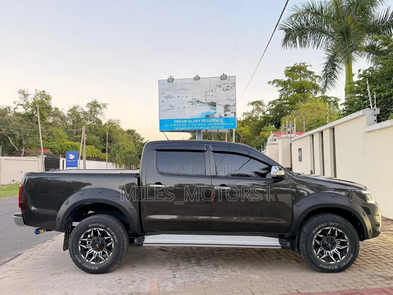 Toyota Hilux 2012 Black