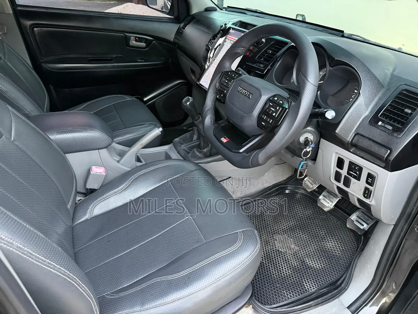 Toyota Hilux 2012 Black