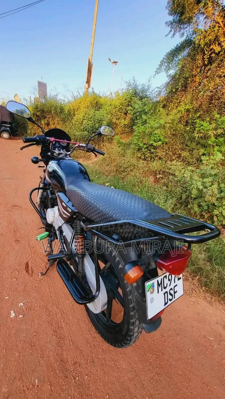 Bajaj Boxer 125 2025 Black