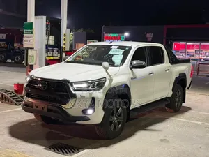 Toyota Hilux 2021 White