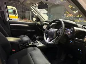 Toyota Hilux 2021 White