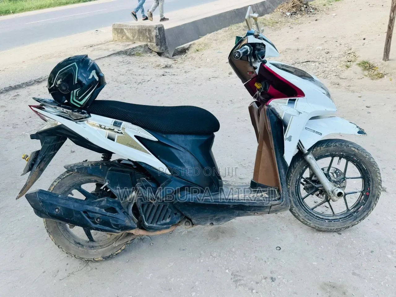 Honda CB 2025 Silver
