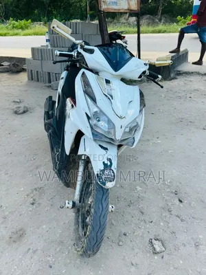 Honda CB 2025 Silver