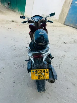 Honda CB 2025 Silver