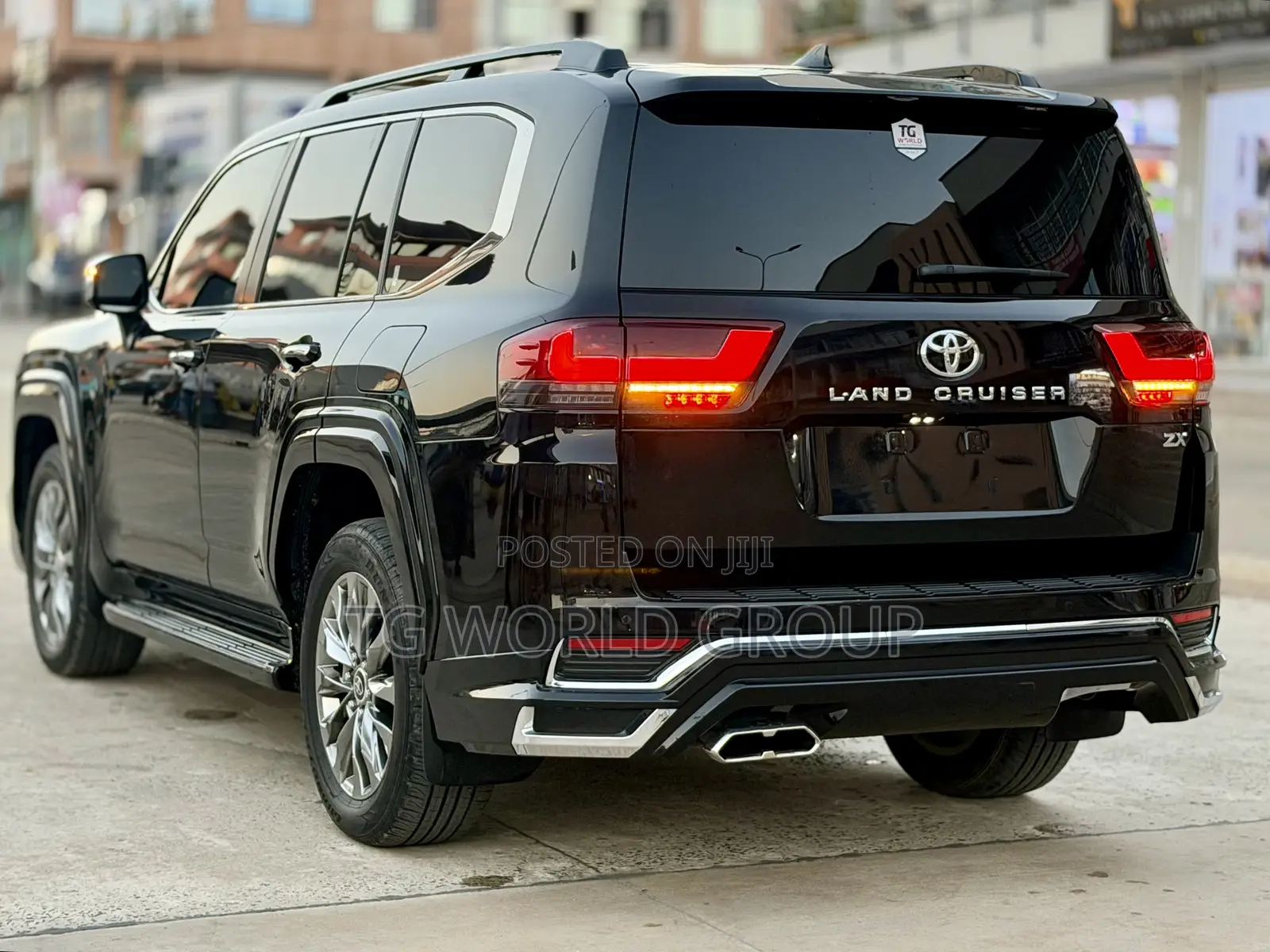 Toyota Land Cruiser LC300 2024 Black