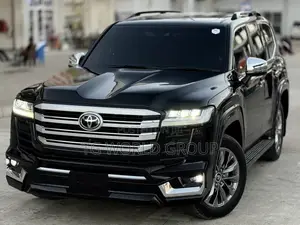 Toyota Land Cruiser LC300 2024 Black