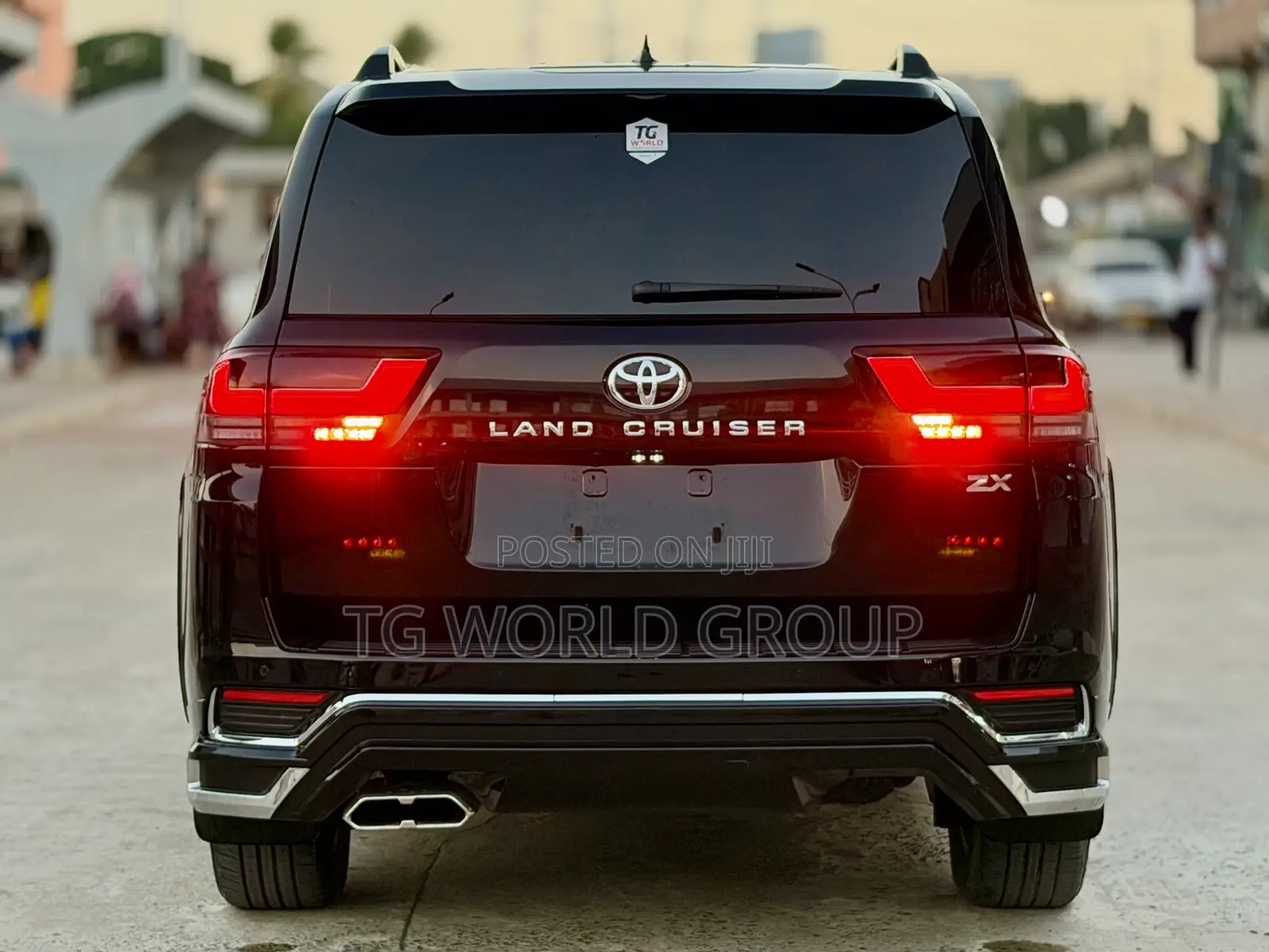 Toyota Land Cruiser LC300 2024 Black
