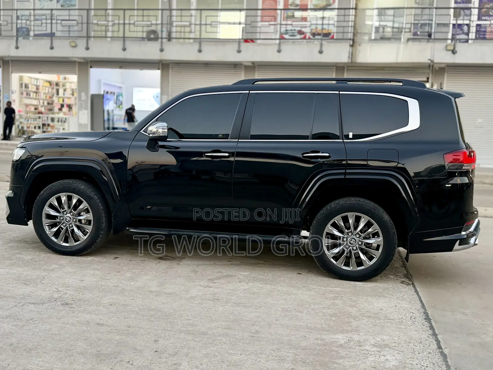 Toyota Land Cruiser LC300 2024 Black