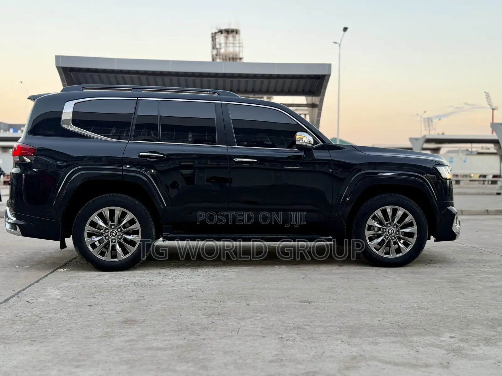 Toyota Land Cruiser LC300 2024 Black