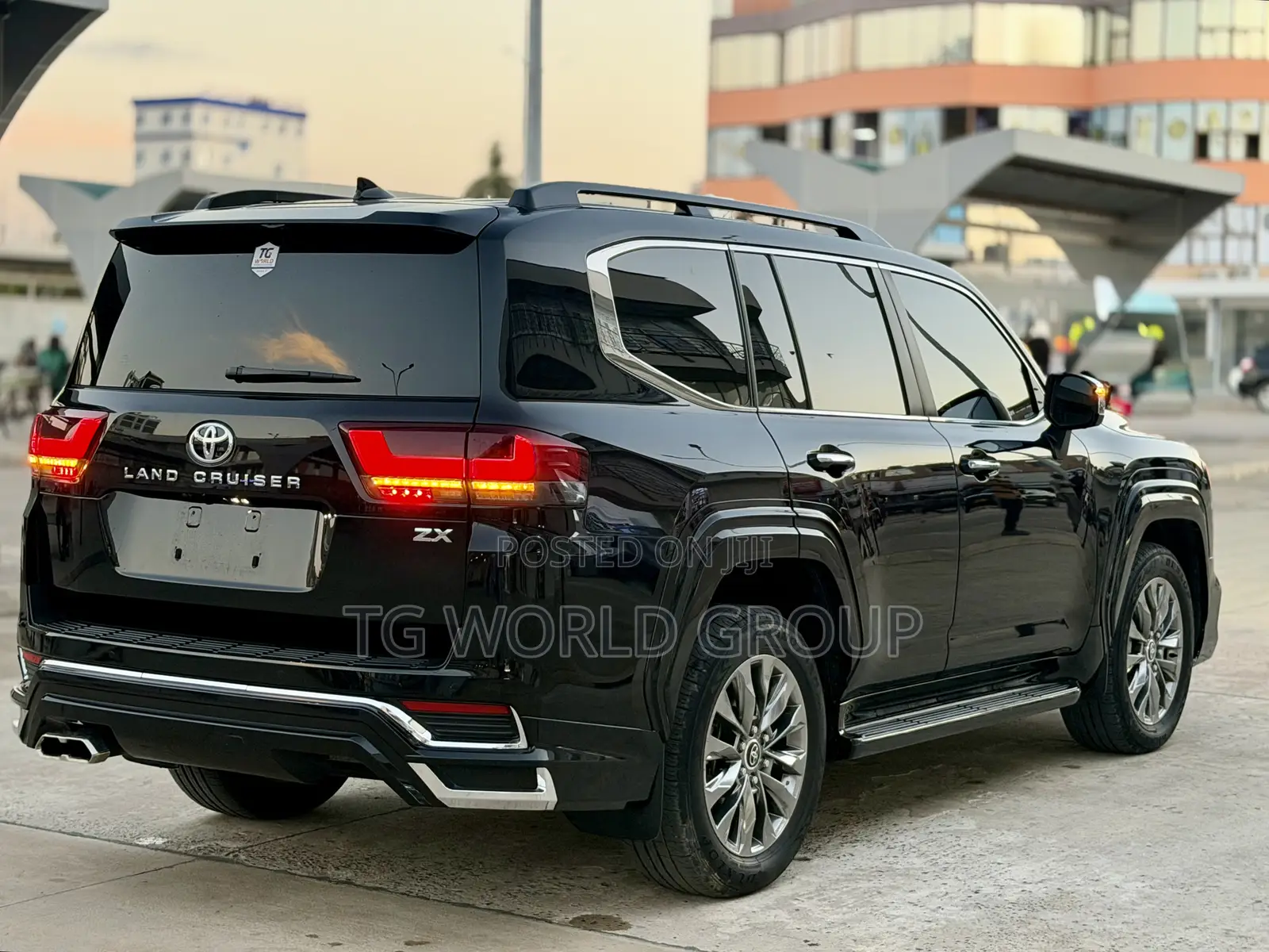 Toyota Land Cruiser LC300 2024 Black