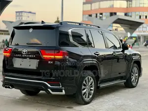 Toyota Land Cruiser LC300 2024 Black