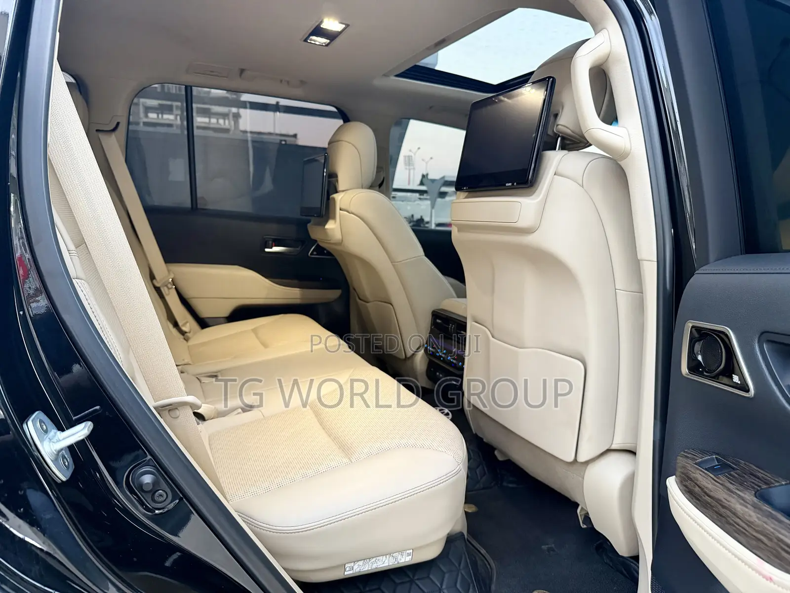 Toyota Land Cruiser LC300 2024 Black