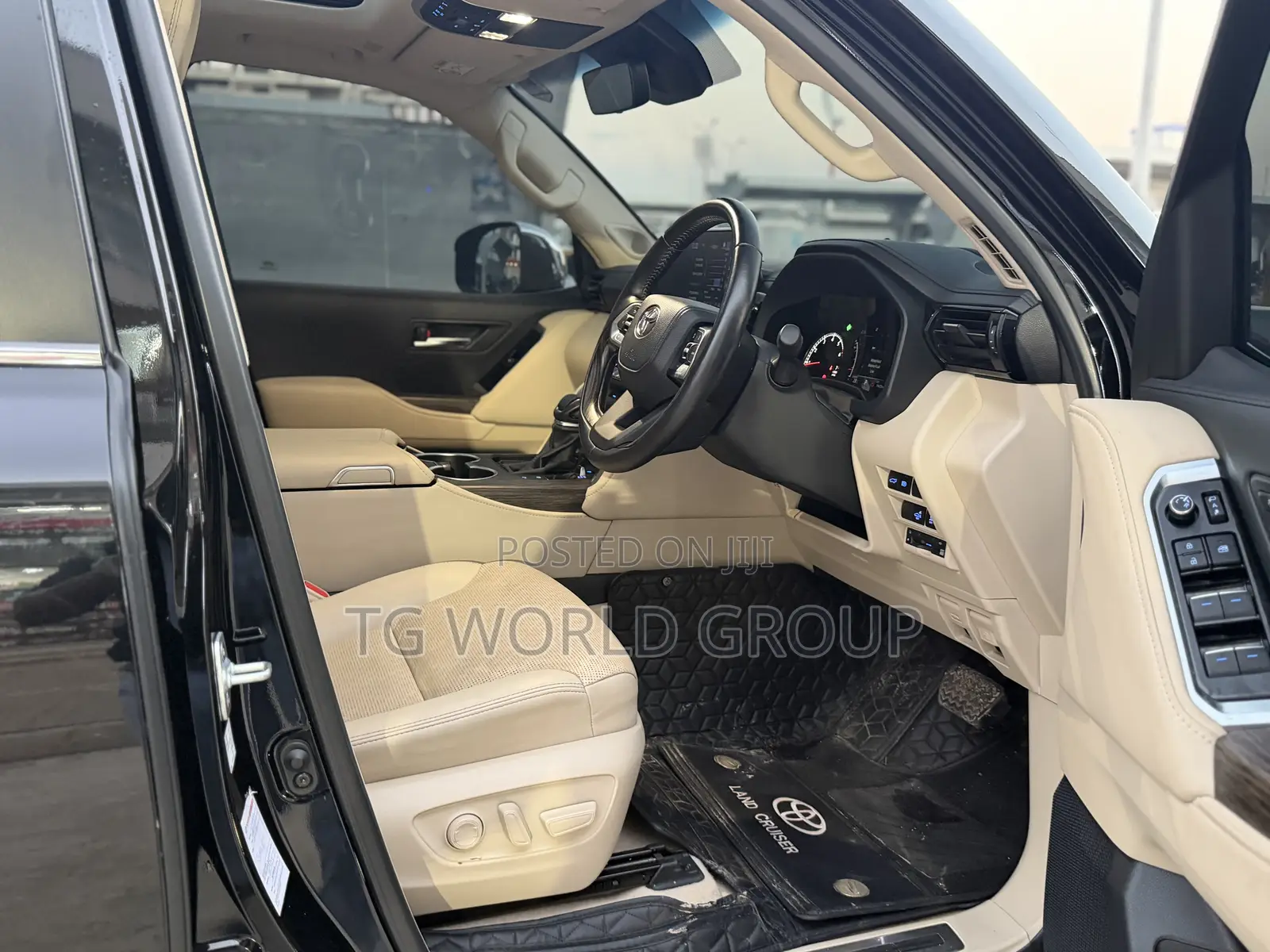 Toyota Land Cruiser LC300 2024 Black