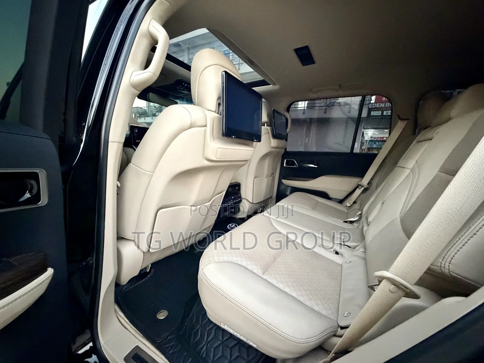 Toyota Land Cruiser LC300 2024 Black