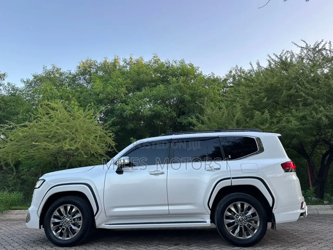 Toyota Land Cruiser 2024 White