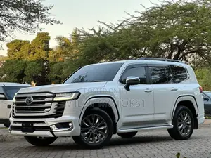 Toyota Land Cruiser 2024 White