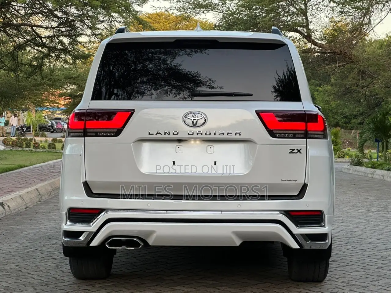 Toyota Land Cruiser 2024 White