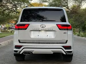 Toyota Land Cruiser 2024 White
