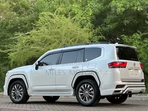 Toyota Land Cruiser 2024 White