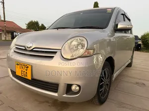 Toyota Sienta 2013 Silver