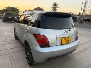 Toyota IST 2003 Silver