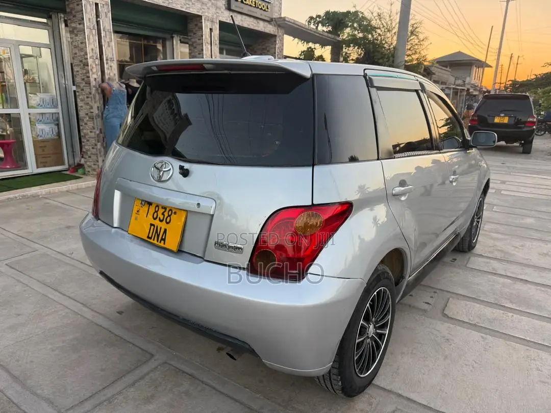 Toyota IST 2003 Silver