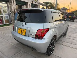 Toyota IST 2003 Silver