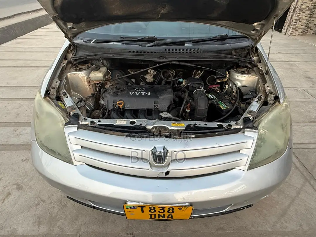 Toyota IST 2003 Silver
