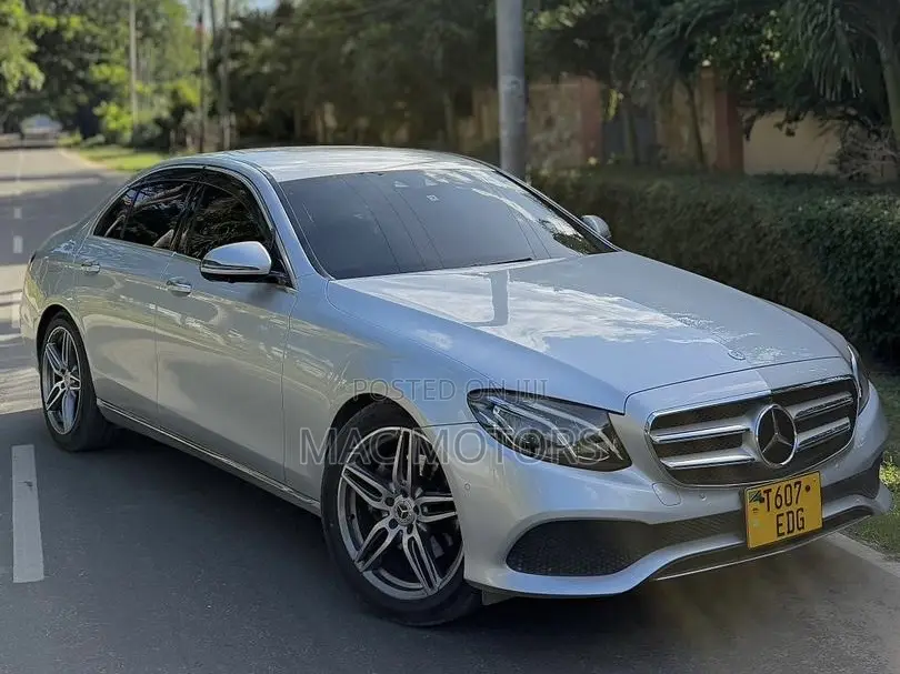Mercedes-Benz E200 2017 Silver