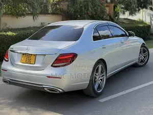 Mercedes-Benz E200 2017 Silver