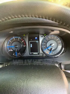 Toyota Hilux 2024 White