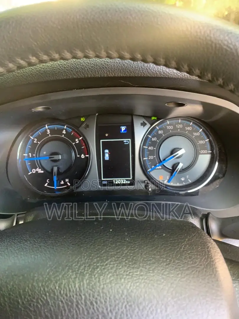 Toyota Hilux 2024 White