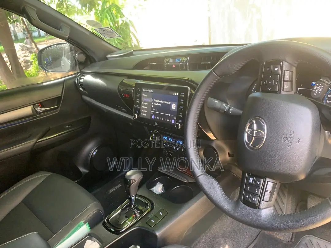 Toyota Hilux 2024 White